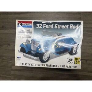 Assembled Monogram '32 Ford Street Rod 1:25 Model Kit Built Metallic Red w/ Box